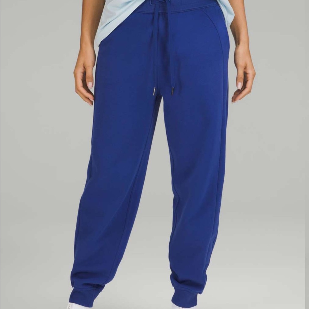 Lululemon Scuba High-Rise Relaxed Jogger
Psychic